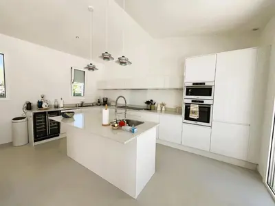 Cuisine ou kitchenette dans l'établissement Nouveau! Villa Bahia, Piscine chauffée, Plage à 400m