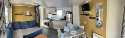 Cuisine ou kitchenette dans l'établissement MH 4-6 places avec lit parapluie La Réserve Siblu