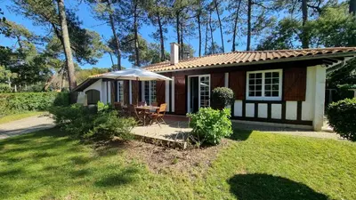 Jardin de l'établissement CAPBRETON. Villa ALAMEAT avec 3 chambres .Climatisation. Wifi gratuit.