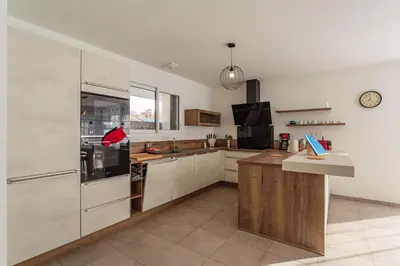 Cuisine ou kitchenette dans l'établissement Villa Kaino 1 - Climatisée avec jardin