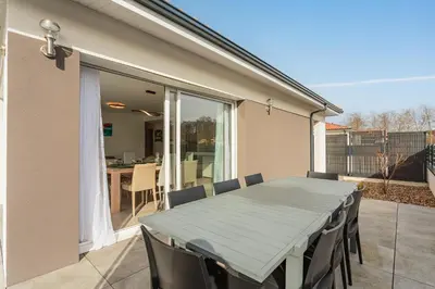 Balcon ou terrasse dans l'établissement Villa Kaino 1 - Climatisée avec jardin