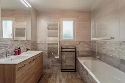 Salle de bains dans l'établissement Villa Kaino 1 - Climatisée avec jardin