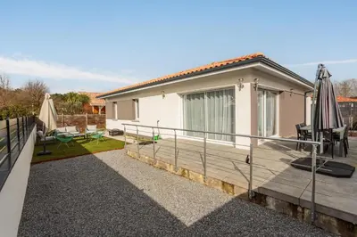 Balcon ou terrasse dans l'établissement Villa Kaino 1 - Climatisée avec jardin