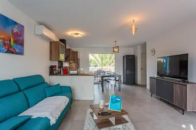 Cuisine ou kitchenette dans l'établissement Villa Kaino 2 - Climatisée avec piscine