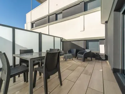 Balcon ou terrasse dans l'établissement Charmant appartement à 200m de l'océan avec terrasse et parking - FR-1-50-157