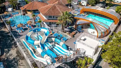 Piscine de l'établissement Camping Le Domaine de la Marina ou située à proximité