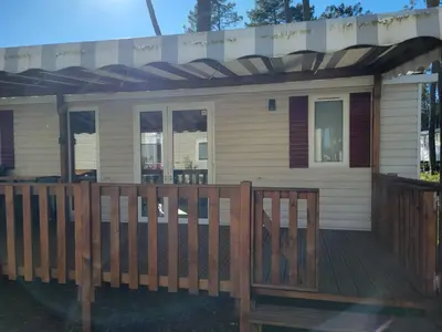Balcon ou terrasse dans l'établissement Chez Maya 2 chambres dont suite parentale et 2 salles de bain dans camping 4 étoiles