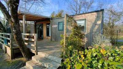 Jardin de l'établissement Mobilhome Premium