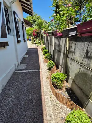 Jardin de l'établissement Villa Marguy - 100 m de l'Océan