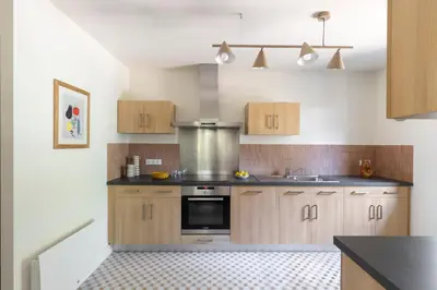 Cuisine ou kitchenette dans l'établissement Villa Bikiak, proche de la plage, cœur Mouleau