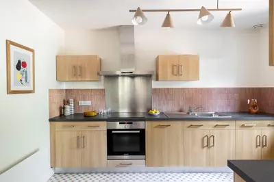 Cuisine ou kitchenette dans l'établissement Villa Bikiak, proche de la plage, cœur Mouleau