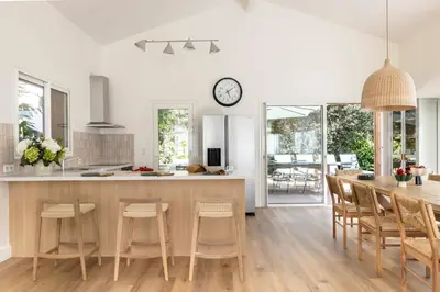 Cuisine ou kitchenette dans l'établissement Villa Bikiak, proche de la plage, cœur Mouleau