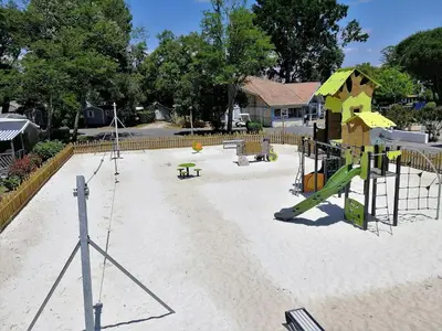 Aire de jeux pour enfants de l'établissement Camping Le Soleil des Landes
