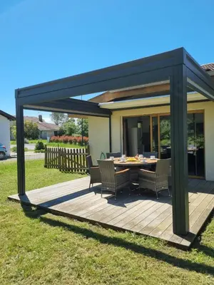 Jardin de l'établissement Jolie maison avec jardin et pergola