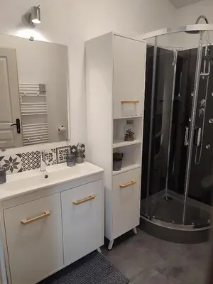 Salle de bains dans l'établissement Charmant Studio avec Parking dans quartier calme