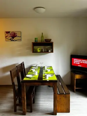 Télévision ou salle de divertissement dans l'établissement Aureilhan T2 50m2, 6 pers, wifi, piscine résidence