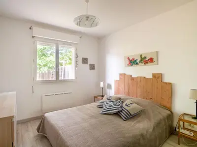 Un ou plusieurs lits dans un hébergement de l'établissement Kerkokos Maison familiale avec piscine