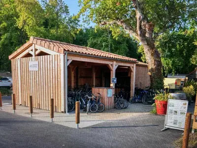 Vélo sur le terrain de l'établissement Camping Rivages des Landes Mobil-home climatisé et Tv ou dans les environs