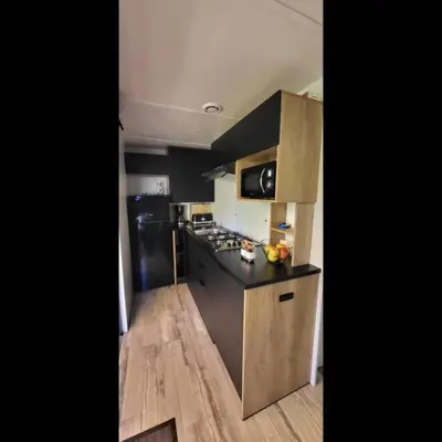 Cuisine ou kitchenette dans l'établissement Mobil Home Premium 3 ch Camping 5 Biscarrosse Mayotte F62