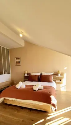 Un ou plusieurs lits dans un hébergement de l'établissement LE NID DU TEICH Duplex COSY ET CENTRAL A 5 MINUTES DE LA GARE