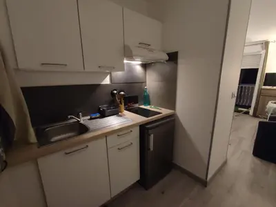 Cuisine ou kitchenette dans l'établissement studio cosy la Dacquoise centre-ville internet haut-débit