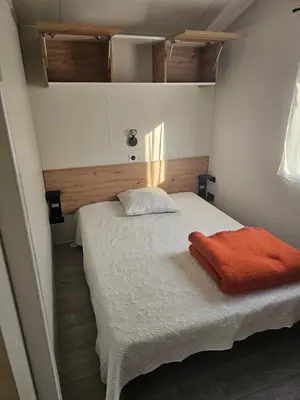 Un ou plusieurs lits dans un hébergement de l'établissement Mobilehome cosy