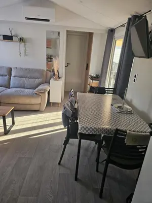 Coin salon dans l'établissement Mobilehome cosy