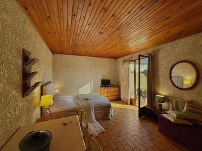 Télévision ou salle de divertissement dans l'établissement Rouge Gorge - Studio à 500m des plages