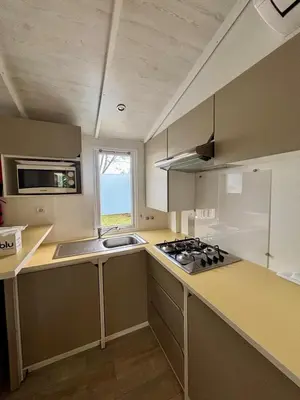 Cuisine ou kitchenette dans l'établissement Le 510 mobil-home