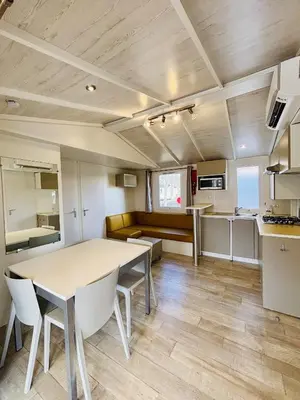 Cuisine ou kitchenette dans l'établissement Le 510 mobil-home