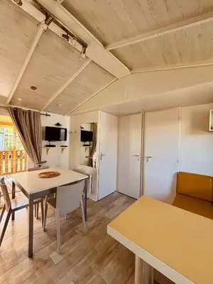 Cuisine ou kitchenette dans l'établissement Le 510 mobil-home