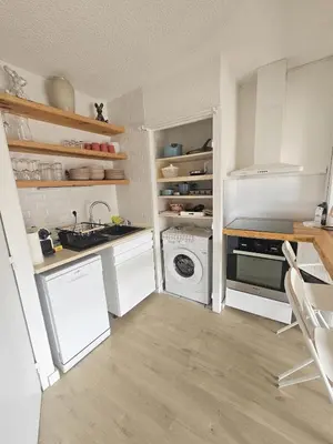 Cuisine ou kitchenette dans l'établissement Appartement front de mer avec balcon vue Océan !