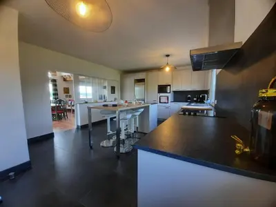 Cuisine ou kitchenette dans l'établissement Villa de Campagne au bord de l'Adour