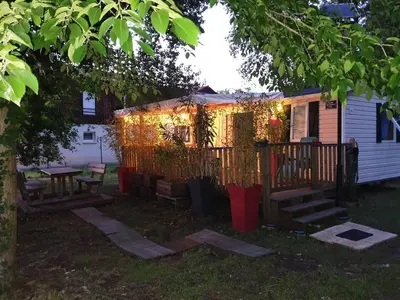 Jardin de l'établissement Mobil-home 3 chambres climatisé sur le domaine 4 étoiles Rivages des Landes