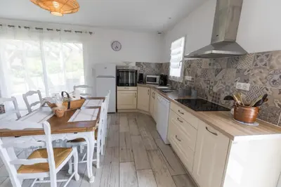 Cuisine ou kitchenette dans l'établissement Le repere du forestier