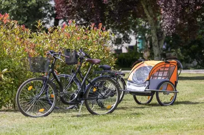 Vélo sur le terrain de l'établissement Le repere du forestier ou dans les environs