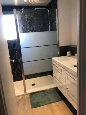 Salle de bains dans l'établissement Maison 6 à 8 pers au bord du Lac de Biscarrosse