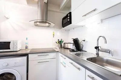 Cuisine ou kitchenette dans l'établissement Maison proche du lac !