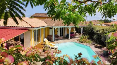 Piscine de l'établissement La Suite Soleil ou située à proximité