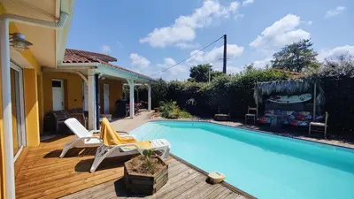 Piscine de l'établissement La Suite Soleil ou située à proximité
