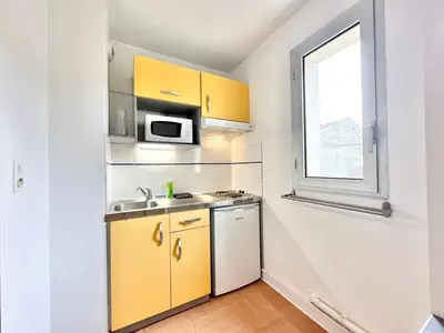 Cuisine ou kitchenette dans l'établissement Le Vert D'eau - Raffiné - Central - Balcon