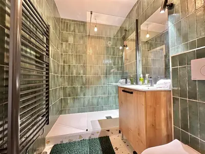 Salle de bains dans l'établissement Le Vert D'eau - Raffiné - Central - Balcon