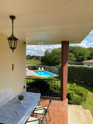 Piscine de l'établissement Maison Pierre 3 bedroom house with swimming pool ou située à proximité