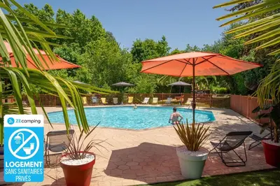 Piscine de l'établissement Escapade nature - Tente baroudeur - Camping avec piscine ou située à proximité