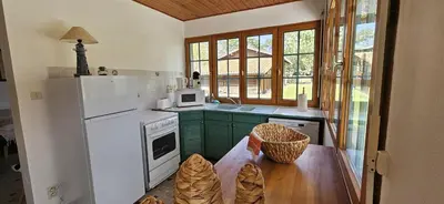 Cuisine ou kitchenette dans l'établissement Brimborion