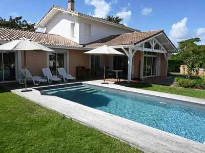 Piscine de l'établissement Maison 4 chambres avec piscine, à 8 min du lac de Sanguinet - FR-1-521-249 ou située à proximité