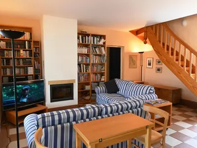 Bibliothèque dans la maison de vacances