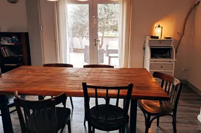 Cuisine ou kitchenette dans l'établissement Villa avec piscine L'Abris Côtier