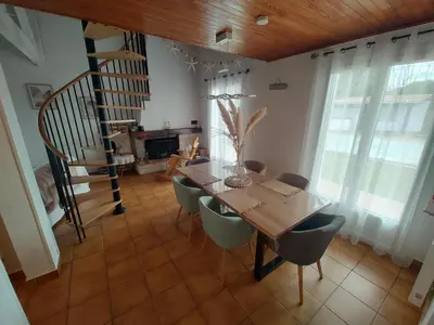 Coin salon dans l'établissement Villa Landaise et sa grande piscine