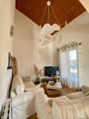 Coin salon dans l'établissement Villa Landaise et sa grande piscine